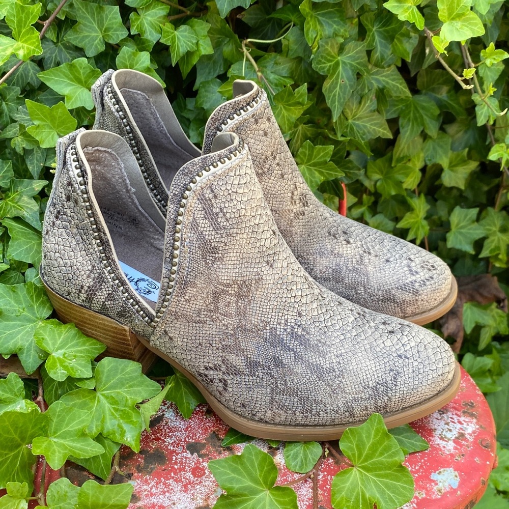 🆕 Very G Cream Marlene 2 Python Print Ankle Boots. 10. Like New!🔥 - Picture 4 of 10